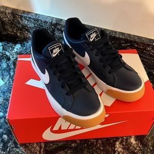 NikeCourt Royale AC